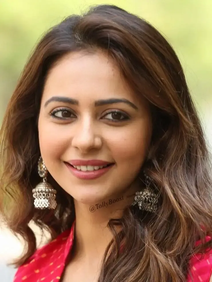 INDIAN ACTRESS RAKUL PREET SINGH LONG HAIR FACE CLOSEUP 9